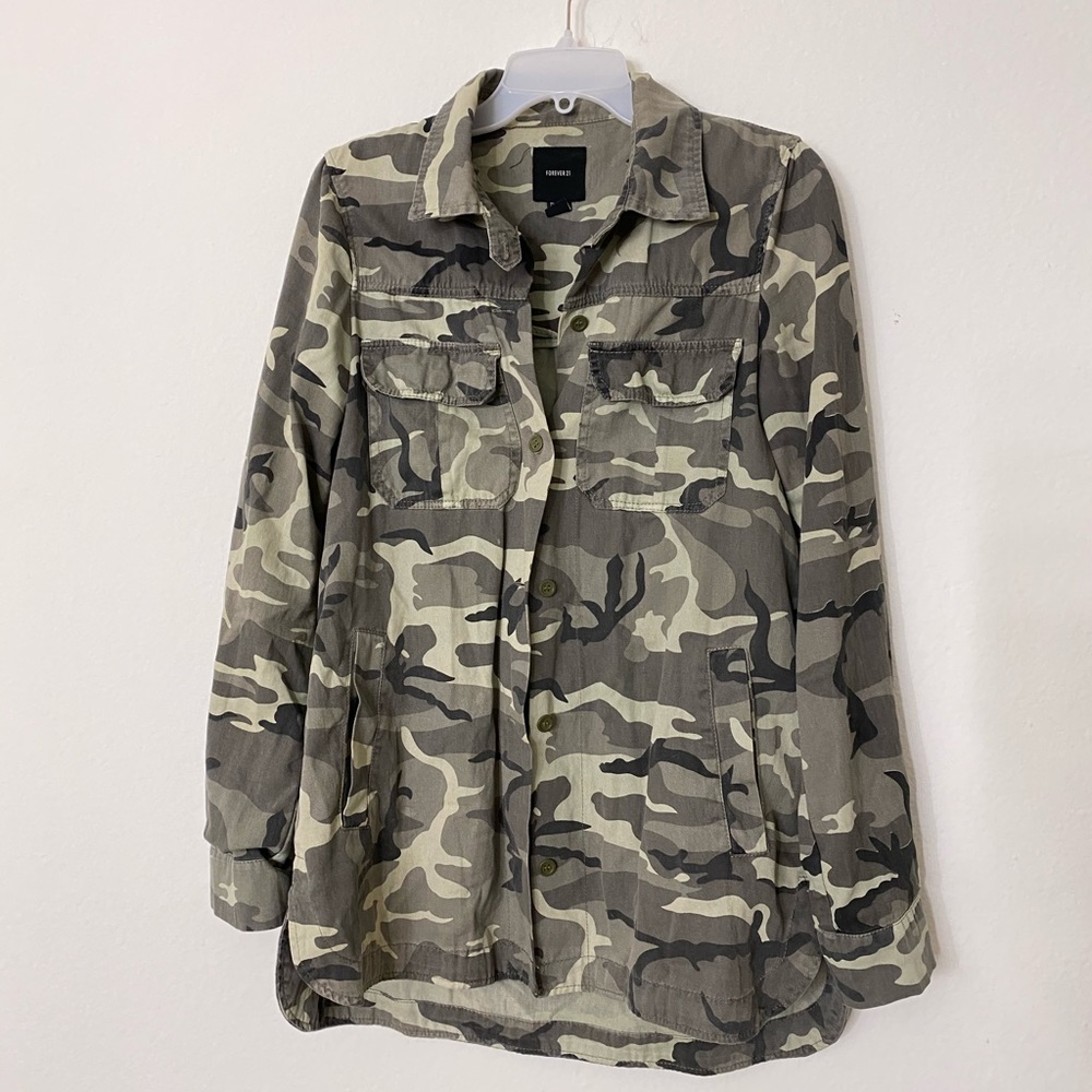 Oversized camouflaged jacket